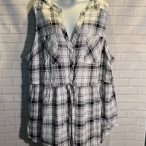 Torrid new size 3X black & white plaid top